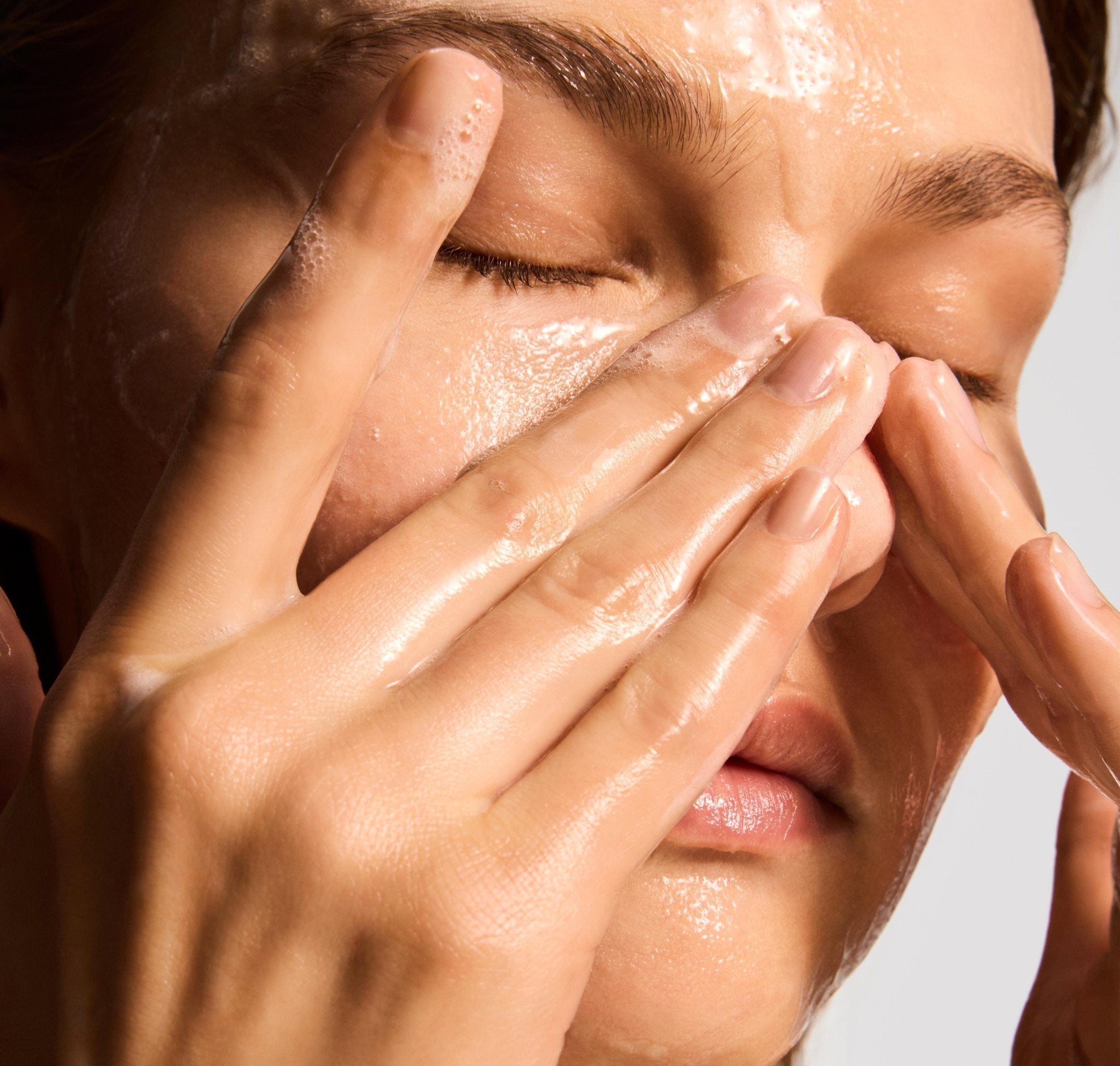 iS Clinical  Cleansing Complex